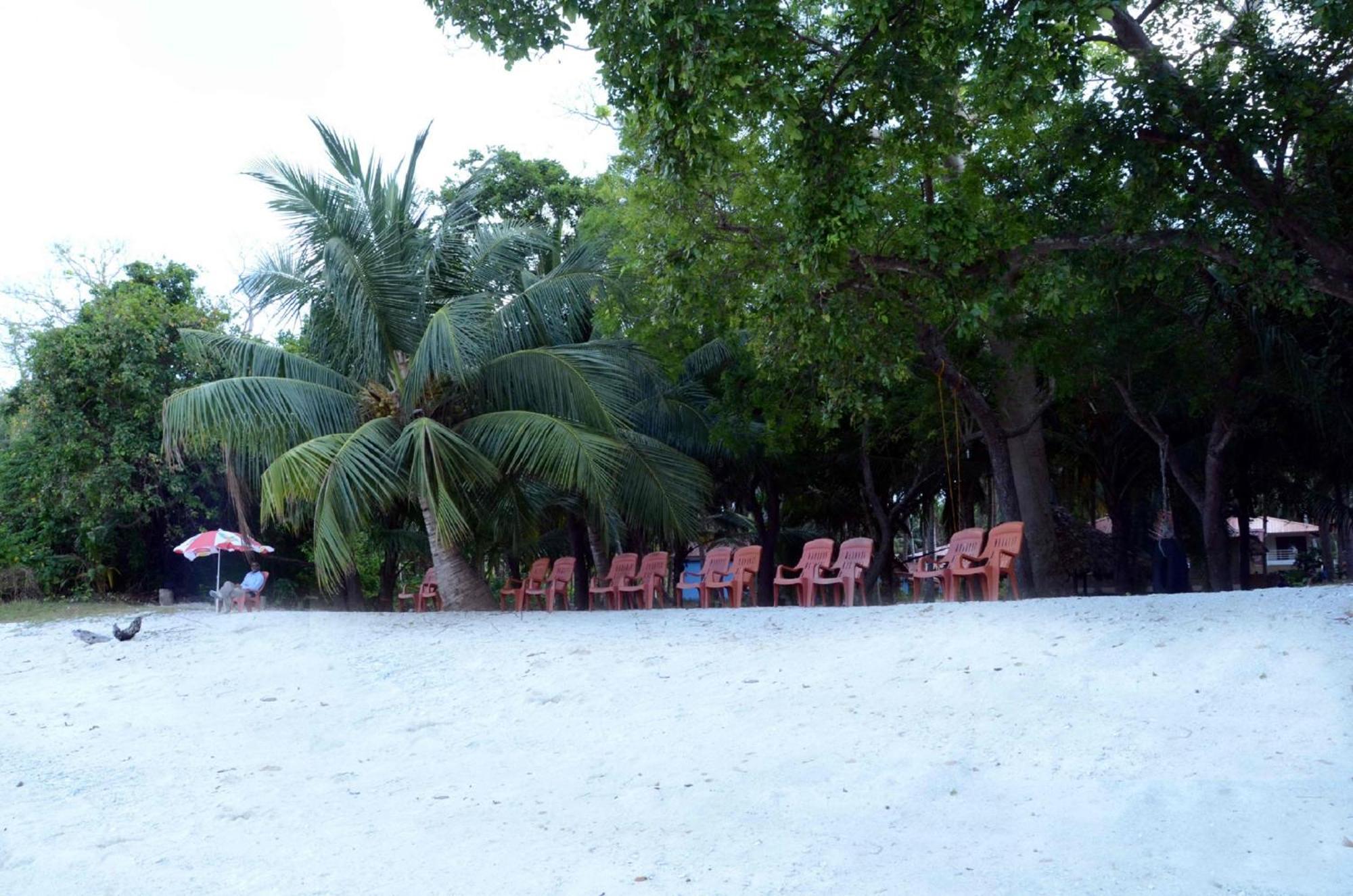 Coconhuts Beach Resort Lakshmanpur Exterior photo